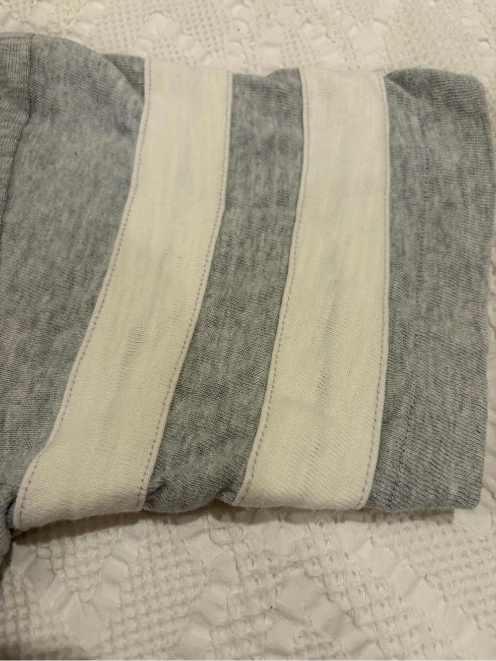 Faherty Light Gray V-Neck Short Sleeve Sweater with Cream Trim - Picture 4 of 7